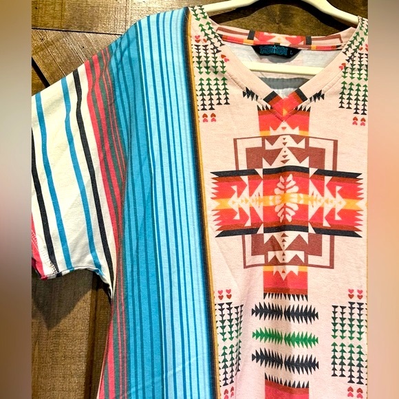 Fashion Express Vibrant Southwest Pattern V-Neck Top Sz L - Picture 10 of 16